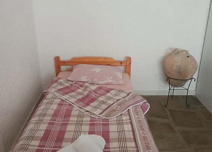 3-storey Maisonette In * Elani