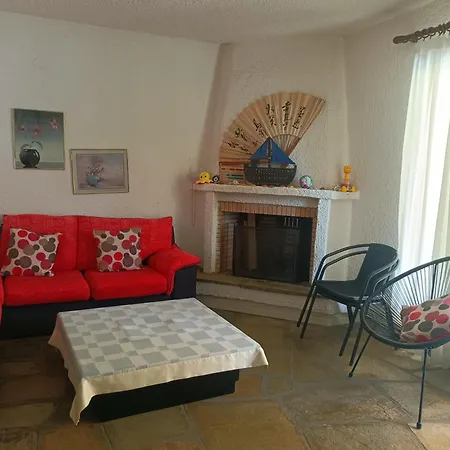 3-Storey Maisonette In Elani *