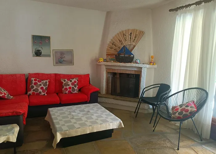 3-Storey Maisonette In Elani *