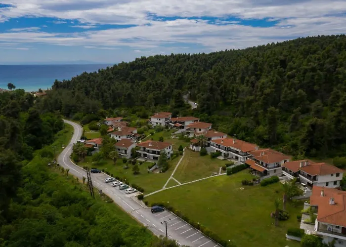 3-Storey Maisonette In Elani